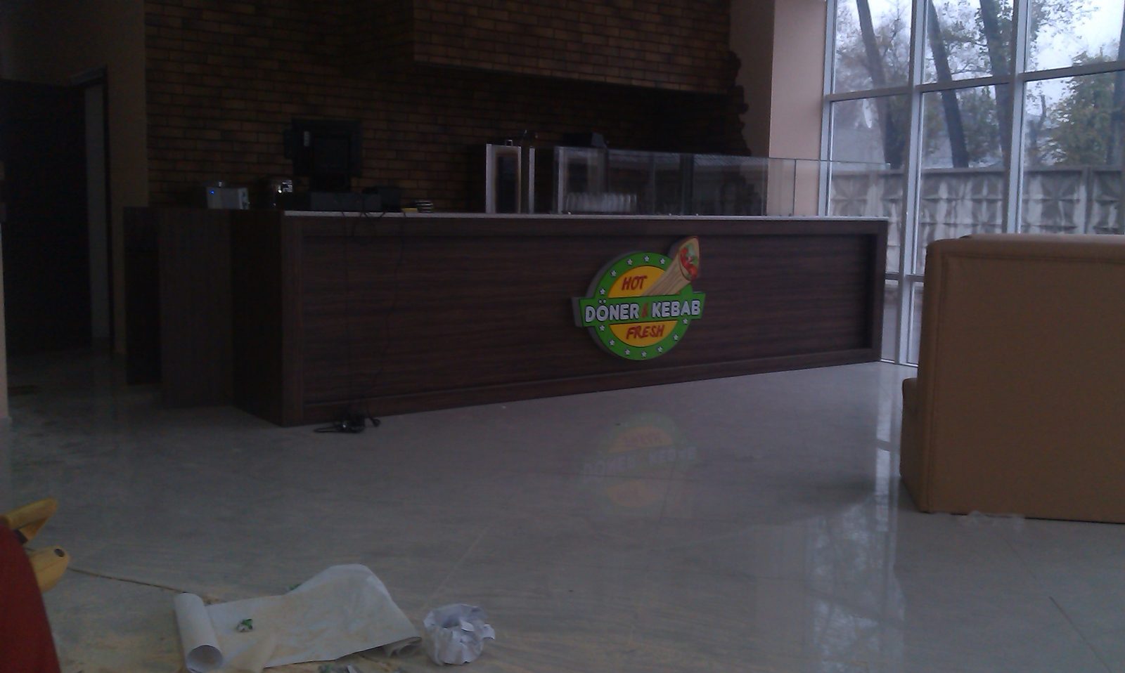Барная стойка в кафе HOT DÖNER & KEBAB FRESH