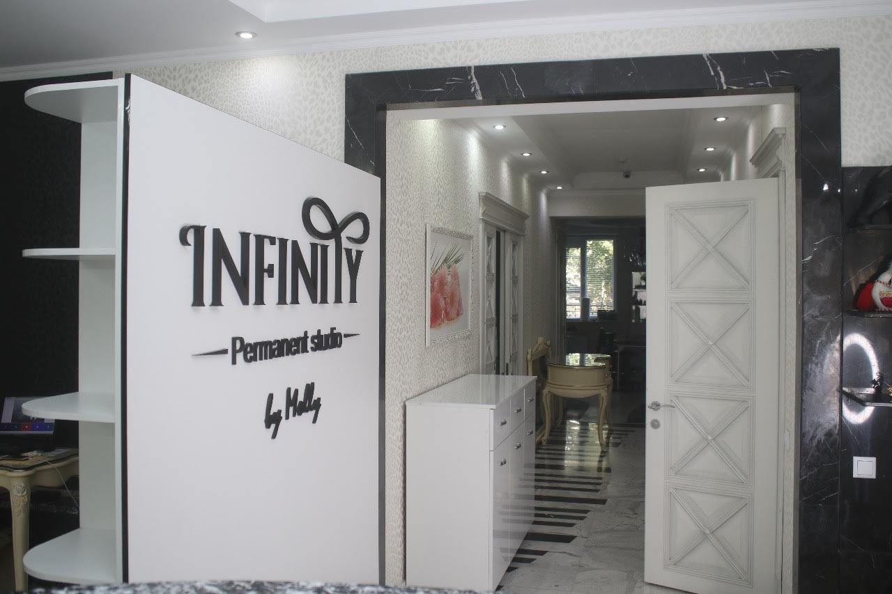 Перегородка с логотипом INFINITY и радиусными полками