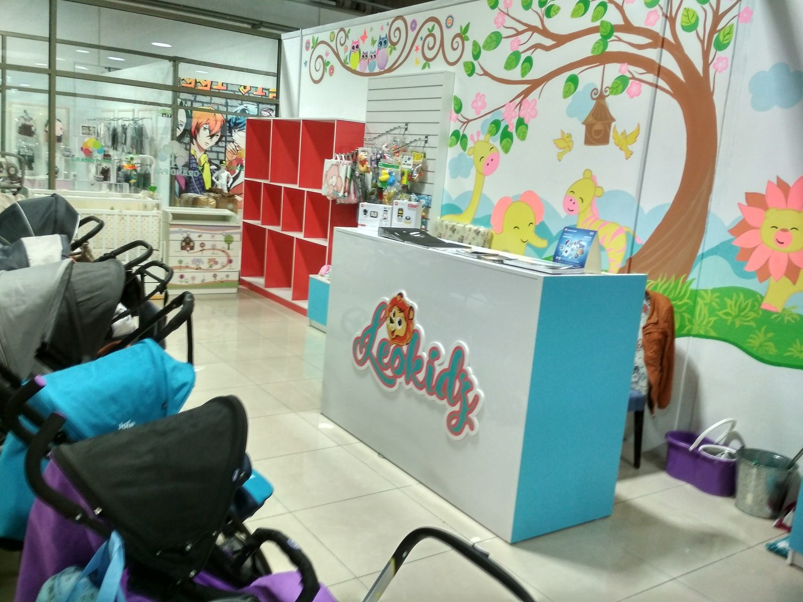 Кассовая стойка с логотипом Leokidz