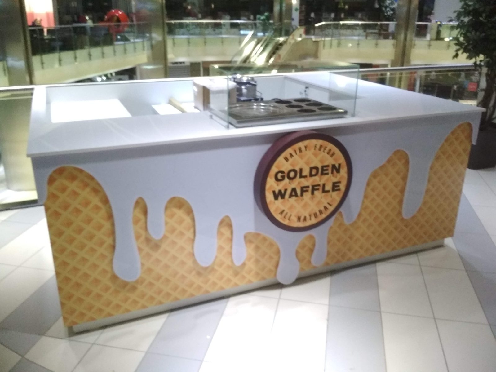 Остров Golden Waffle с вафельным принтом