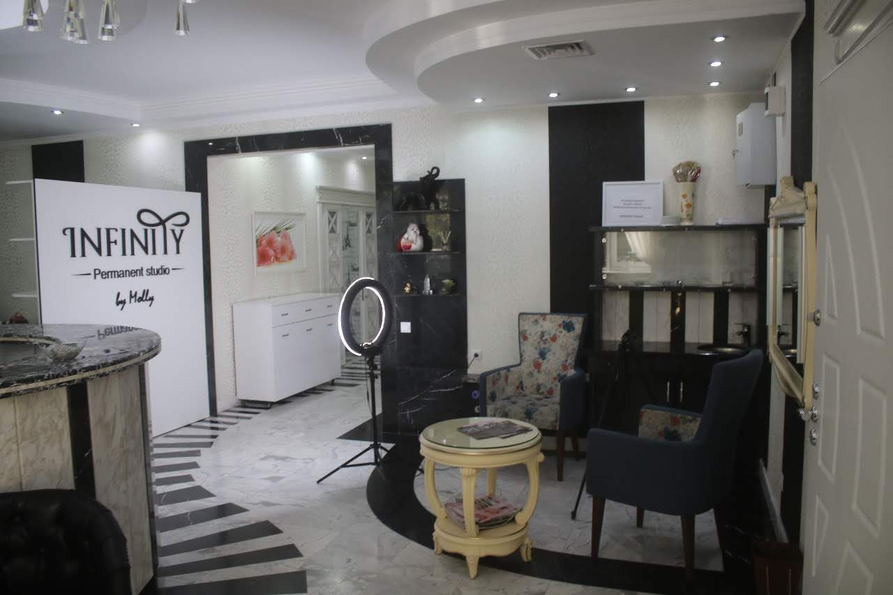 Мебель в студии INFINITY Permanent studio